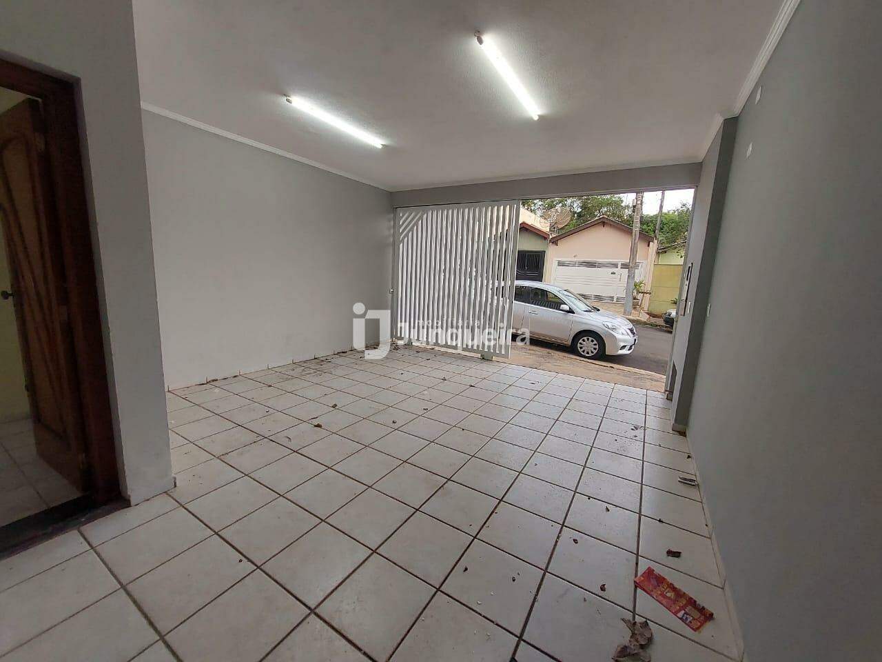 Casa para alugar, 2 quartos, 2 vagas, no bairro Parque Primeiro de Maio em Piracicaba - SP