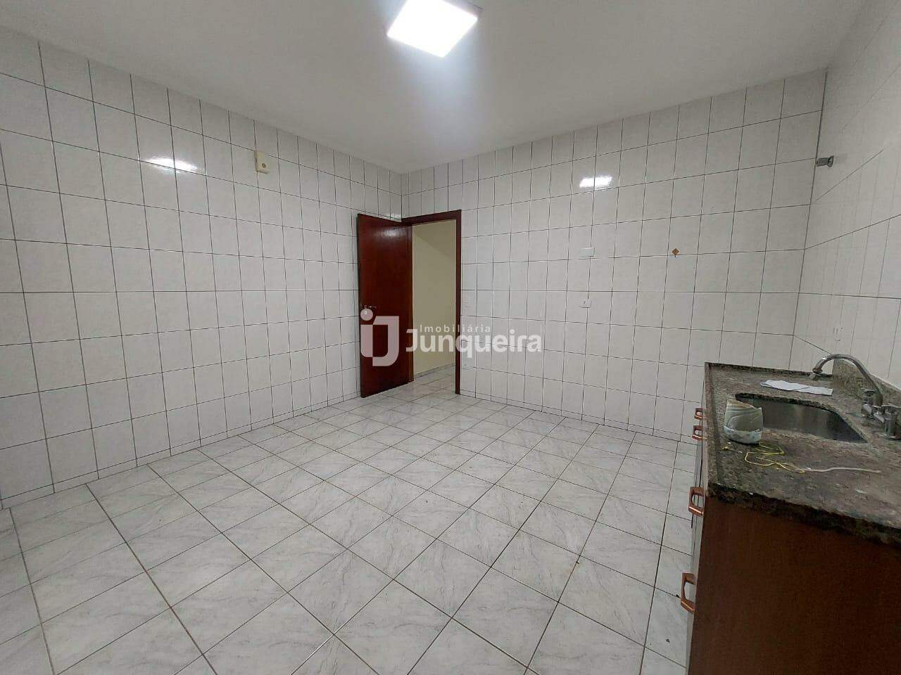 Casa para alugar, 2 quartos, 2 vagas, no bairro Parque Primeiro de Maio em Piracicaba - SP