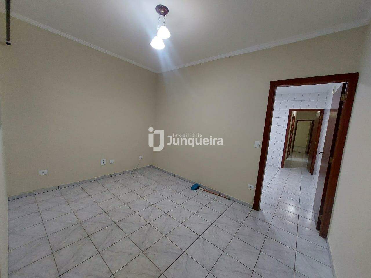 Casa para alugar, 2 quartos, 2 vagas, no bairro Parque Primeiro de Maio em Piracicaba - SP