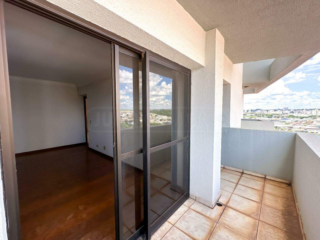 Apartamento à venda no Edifício Gênova, 4 quartos, sendo 1 suíte, 1 vaga, no bairro Paulicéia em Piracicaba - SP
