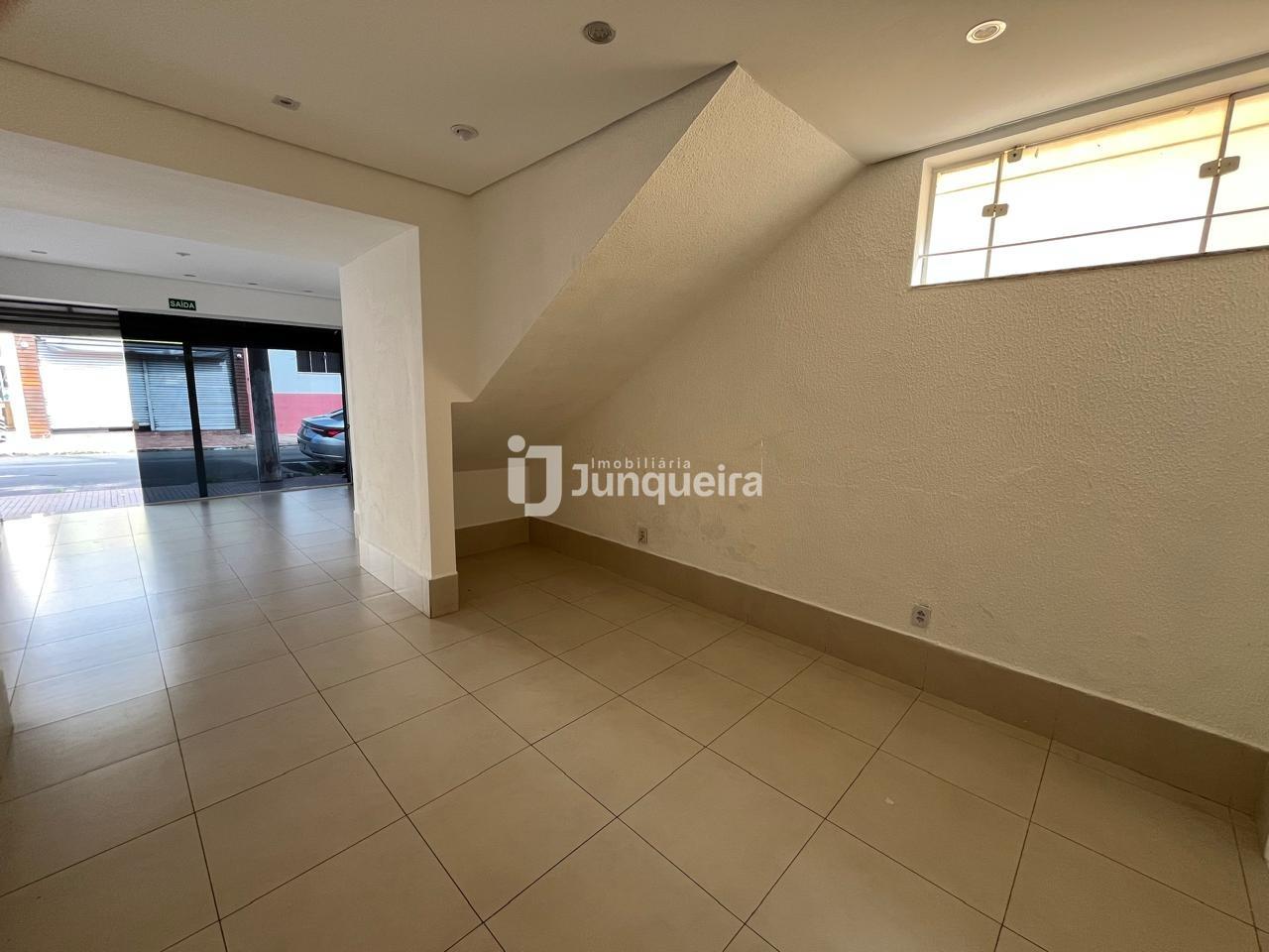 Salão para alugar, 4 vagas, no bairro Cidade Alta em Piracicaba - SP