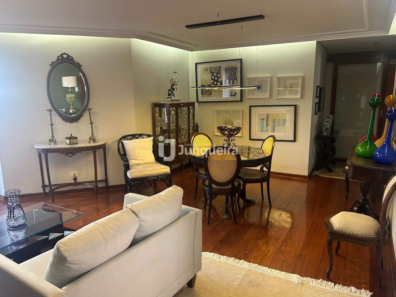 Apartamento à venda no Ed. Dona Amelia, 3 quartos, sendo 1 suíte, 1 vaga, no bairro Centro em Piracicaba - SP