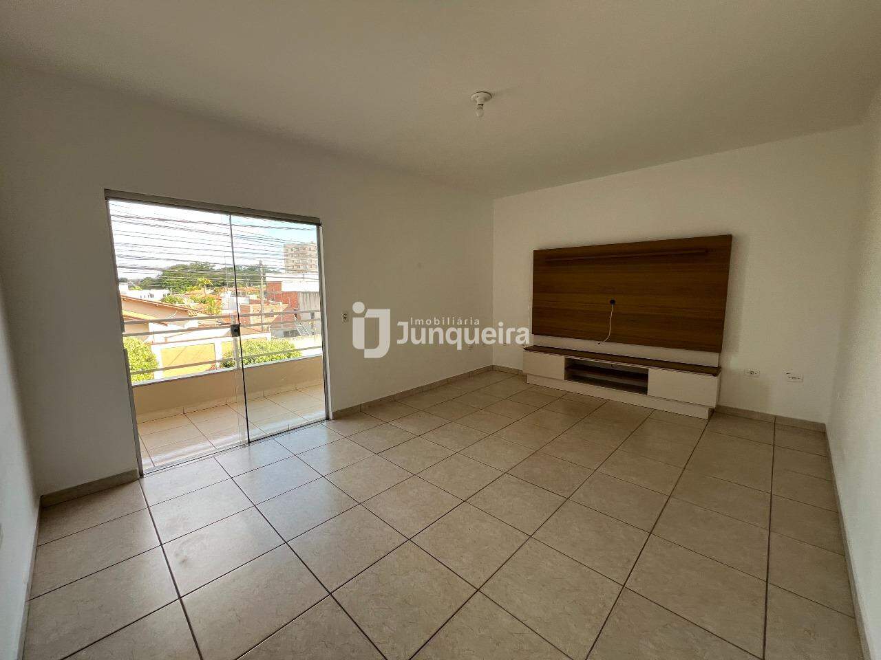 Casa para alugar, 3 quartos, sendo 1 suíte, 2 vagas, no bairro Jardim São Cristóvão I em Rio das Pedras - SP