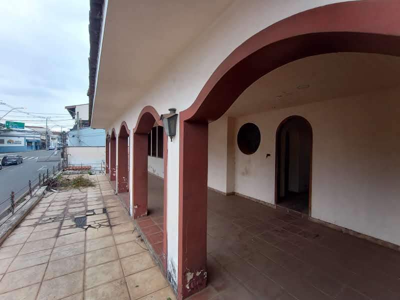 Casa para alugar, 5 quartos, sendo 1 suíte, 3 vagas, no bairro Centro em Piracicaba - SP