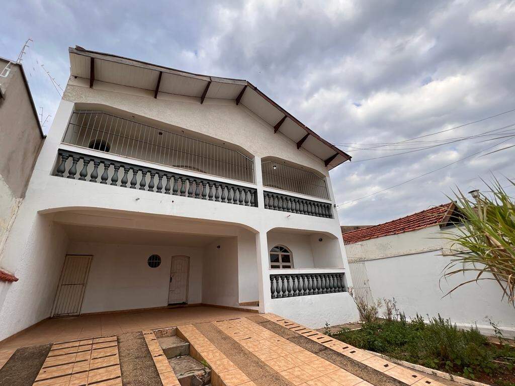 Casa à venda, 4 quartos, sendo 1 suíte, 4 vagas, no bairro Nova Pompéia em Piracicaba - SP