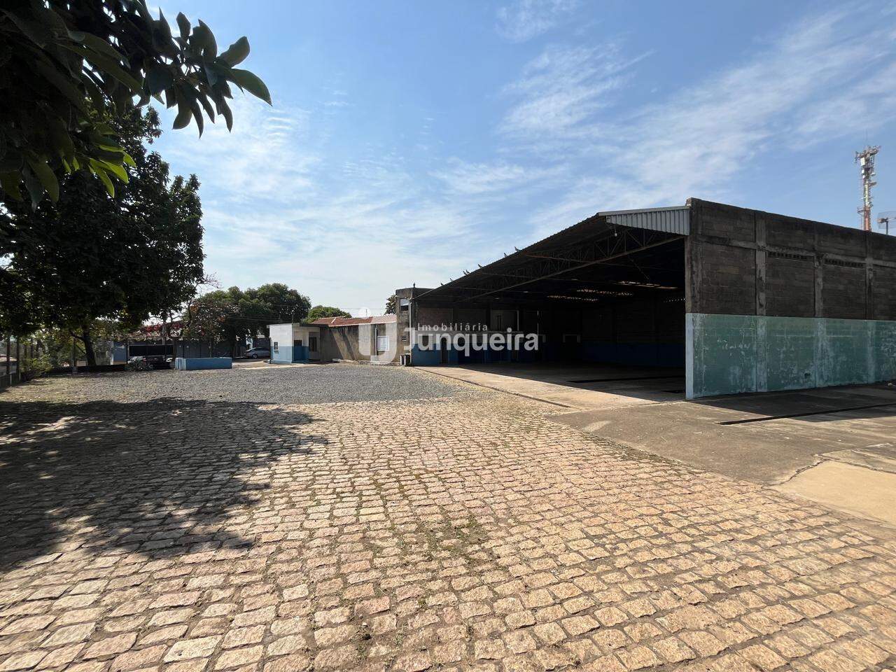 Galpão à venda, no bairro Vila Industrial em Piracicaba - SP