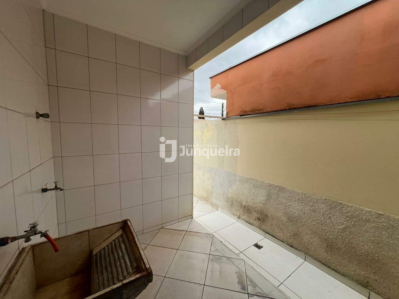 Casa para alugar, 2 quartos, sendo 1 suíte, 2 vagas, no bairro Santa Maria em Rio das Pedras - SP