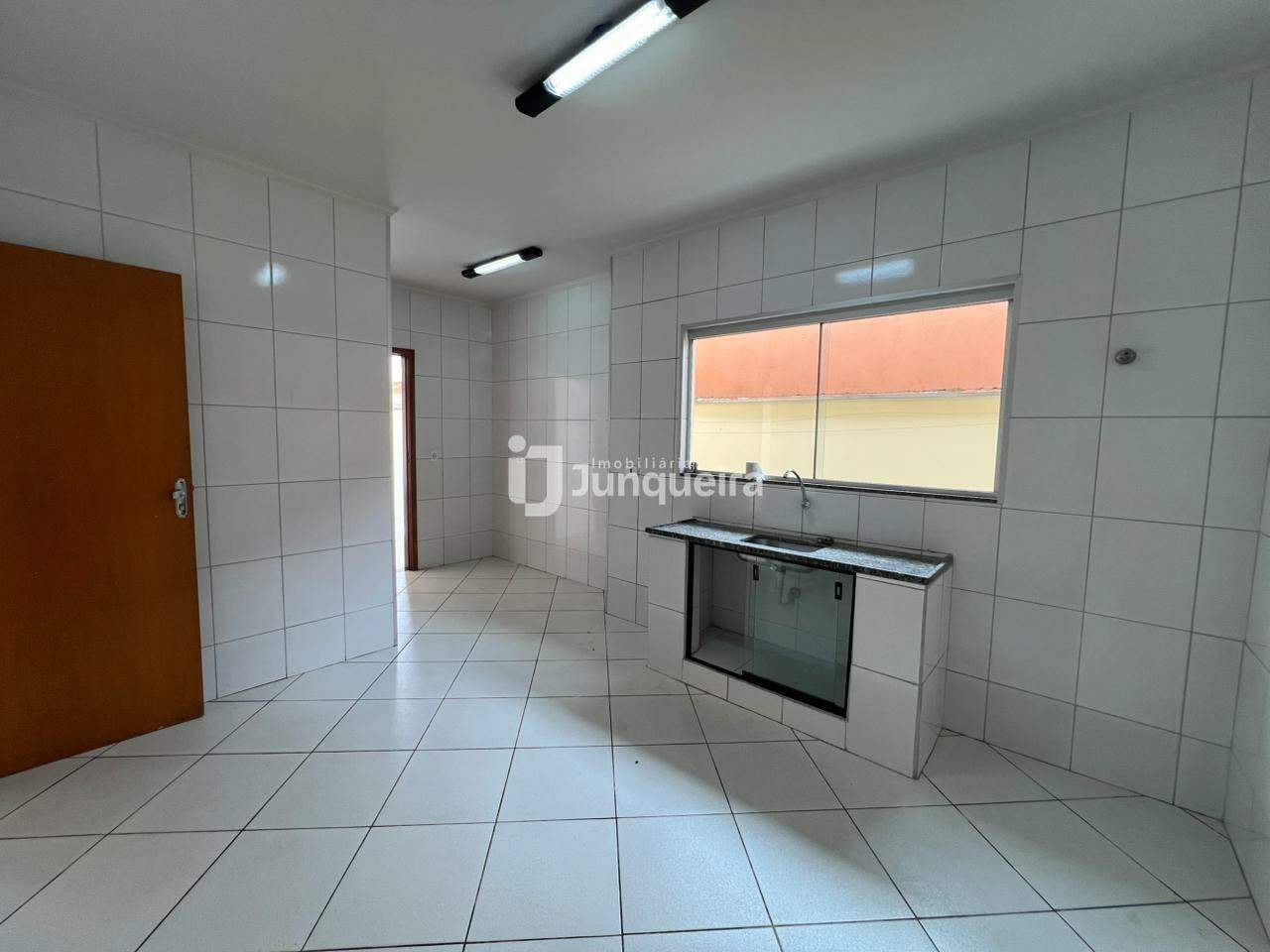 Casa para alugar, 2 quartos, sendo 1 suíte, 2 vagas, no bairro Santa Maria em Rio das Pedras - SP