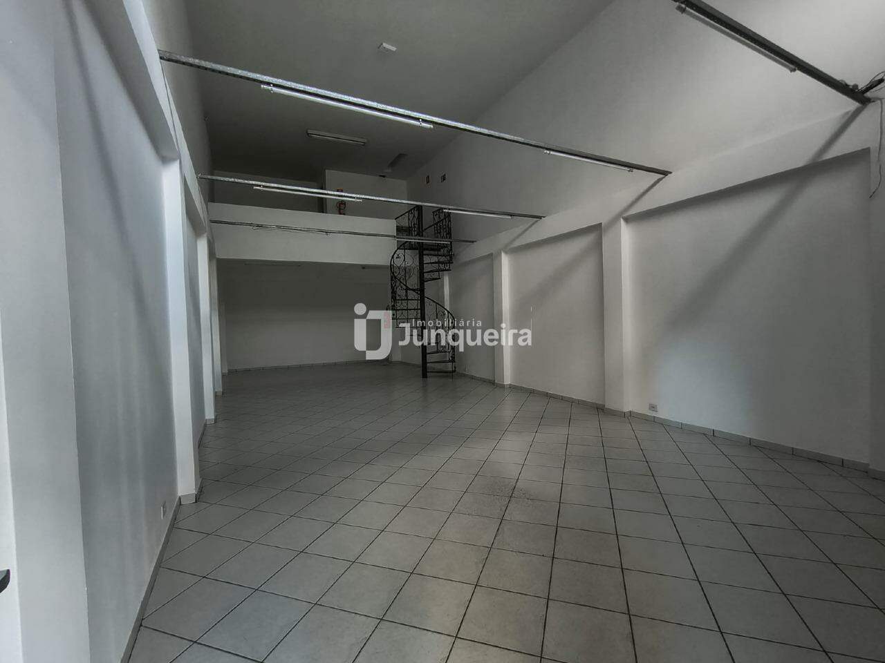 Salão para alugar, no bairro Cidade Alta em Piracicaba - SP