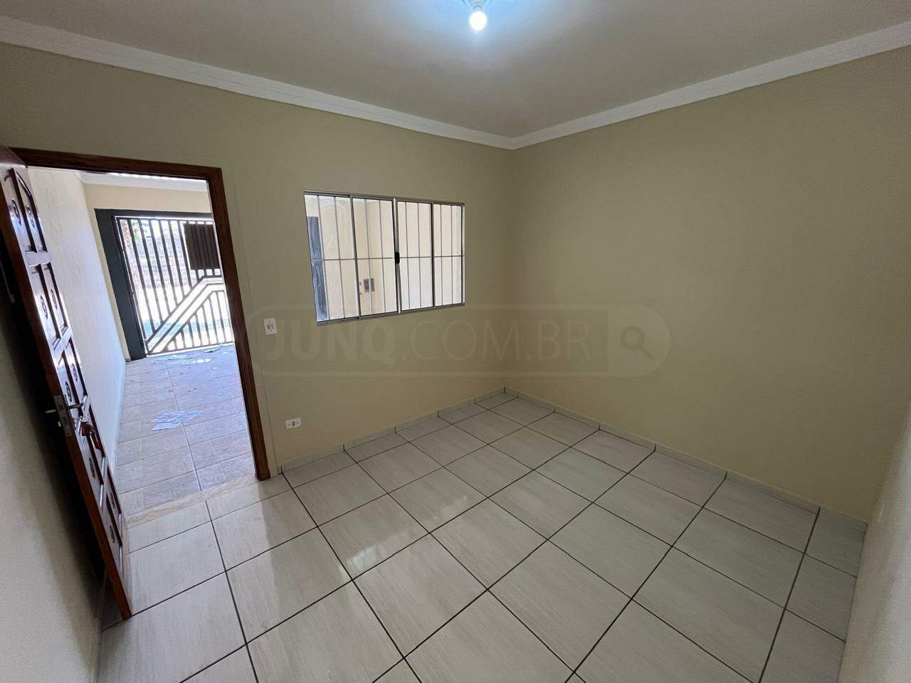 Casa para alugar, 2 quartos, sendo 1 suíte, 2 vagas, no bairro Jardim São Cristóvão II em Rio das Pedras - SP