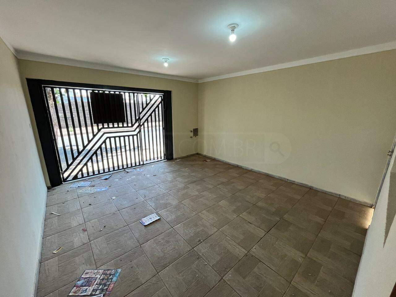 Casa para alugar, 2 quartos, sendo 1 suíte, 2 vagas, no bairro Jardim São Cristóvão II em Rio das Pedras - SP