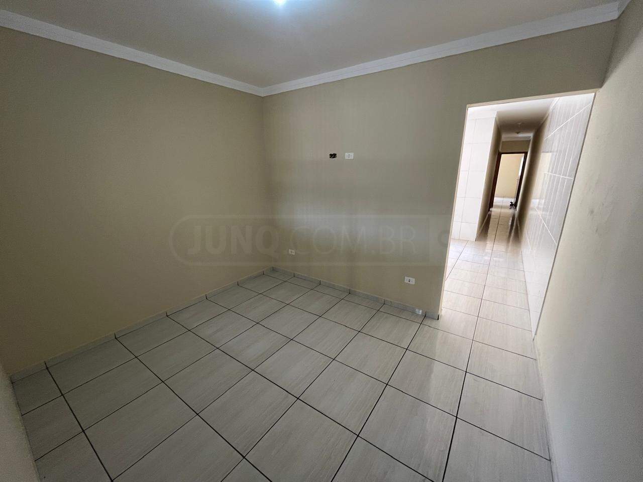 Casa para alugar, 2 quartos, sendo 1 suíte, 2 vagas, no bairro Jardim São Cristóvão II em Rio das Pedras - SP