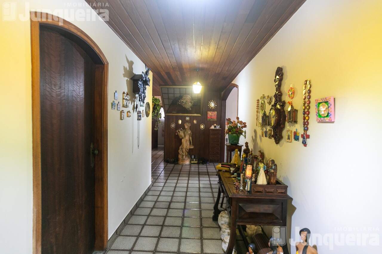 Casa à venda, 6 quartos, sendo 2 suítes, 3 vagas, no bairro Nova Piracicaba em Piracicaba - SP