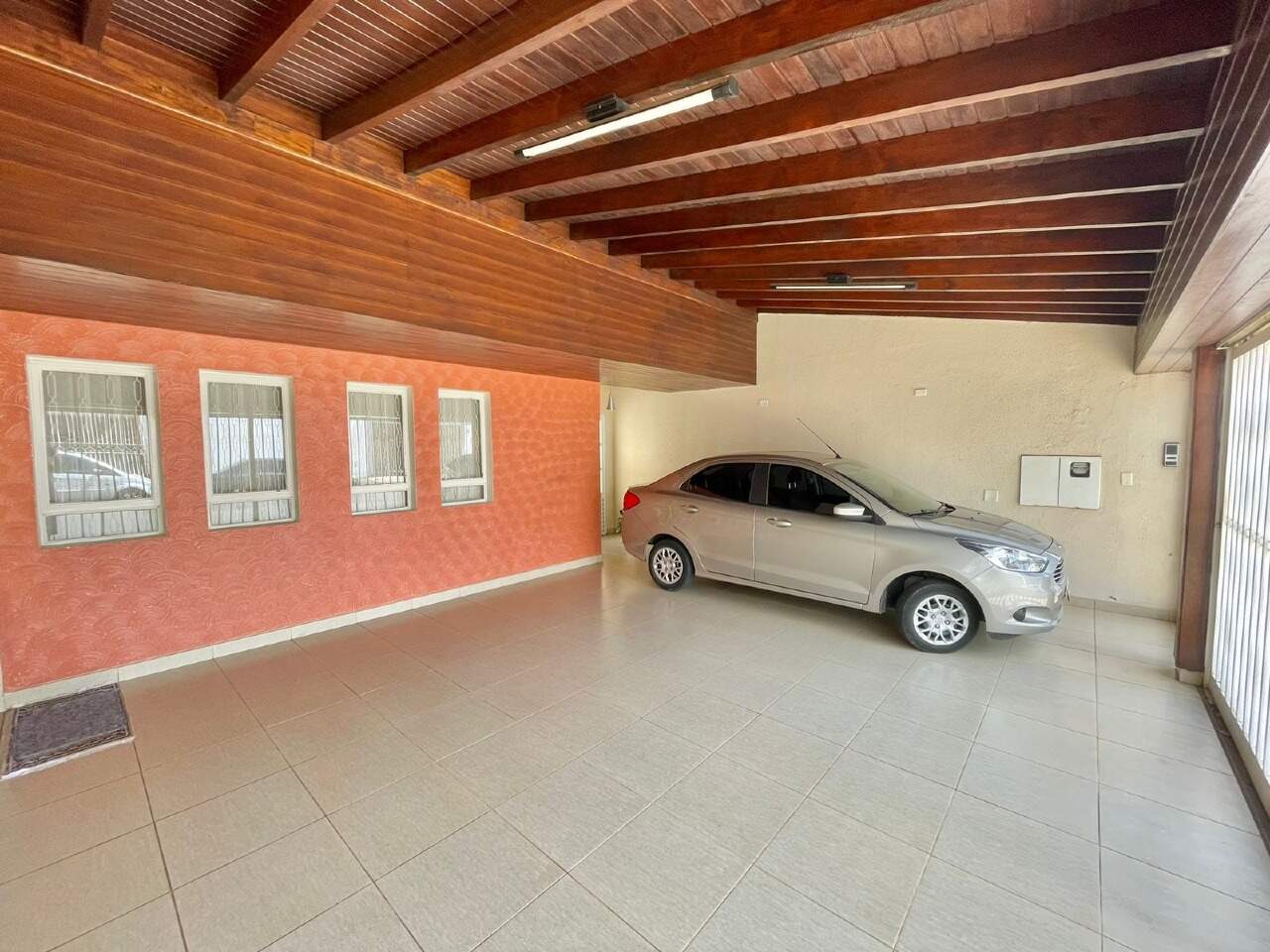 Casa à venda, 4 quartos, sendo 2 suítes, 3 vagas, no bairro Jardim Elite em Piracicaba - SP