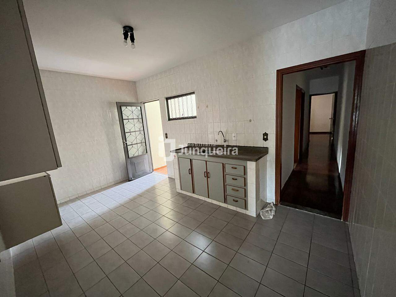 Casa para alugar, 2 quartos, 2 vagas, no bairro Jardim Monumento em Piracicaba - SP