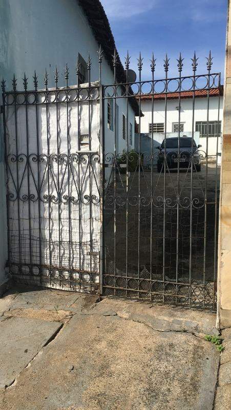 Casa Comercial à venda, 2 vagas, no bairro Jaraguá em Piracicaba - SP