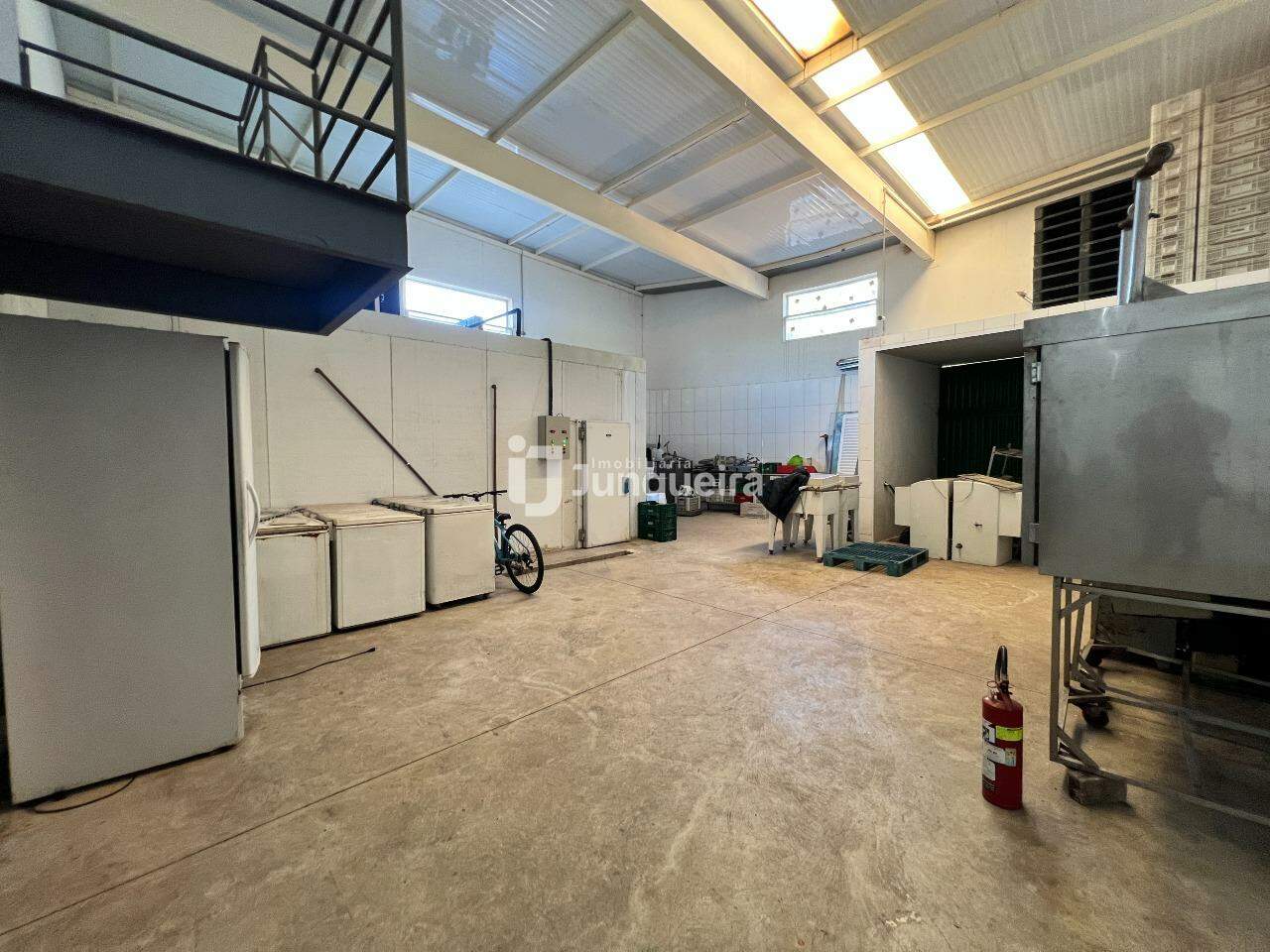 Prédio Comercial à venda, no bairro Santa Terezinha em Piracicaba - SP