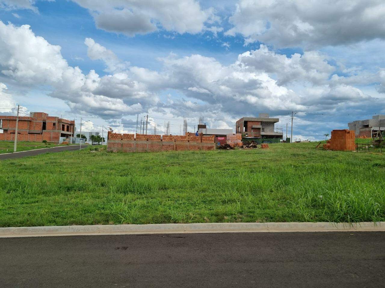 Terreno em Condomínio à venda no Damha II , no bairro Parque Residencial Damha II em Piracicaba - SP