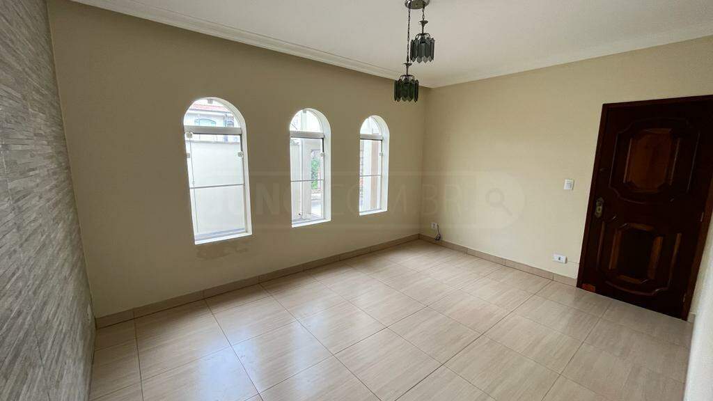 Casa para alugar, 3 quartos, sendo 1 suíte, 2 vagas, no bairro Vila Cristina em Piracicaba - SP