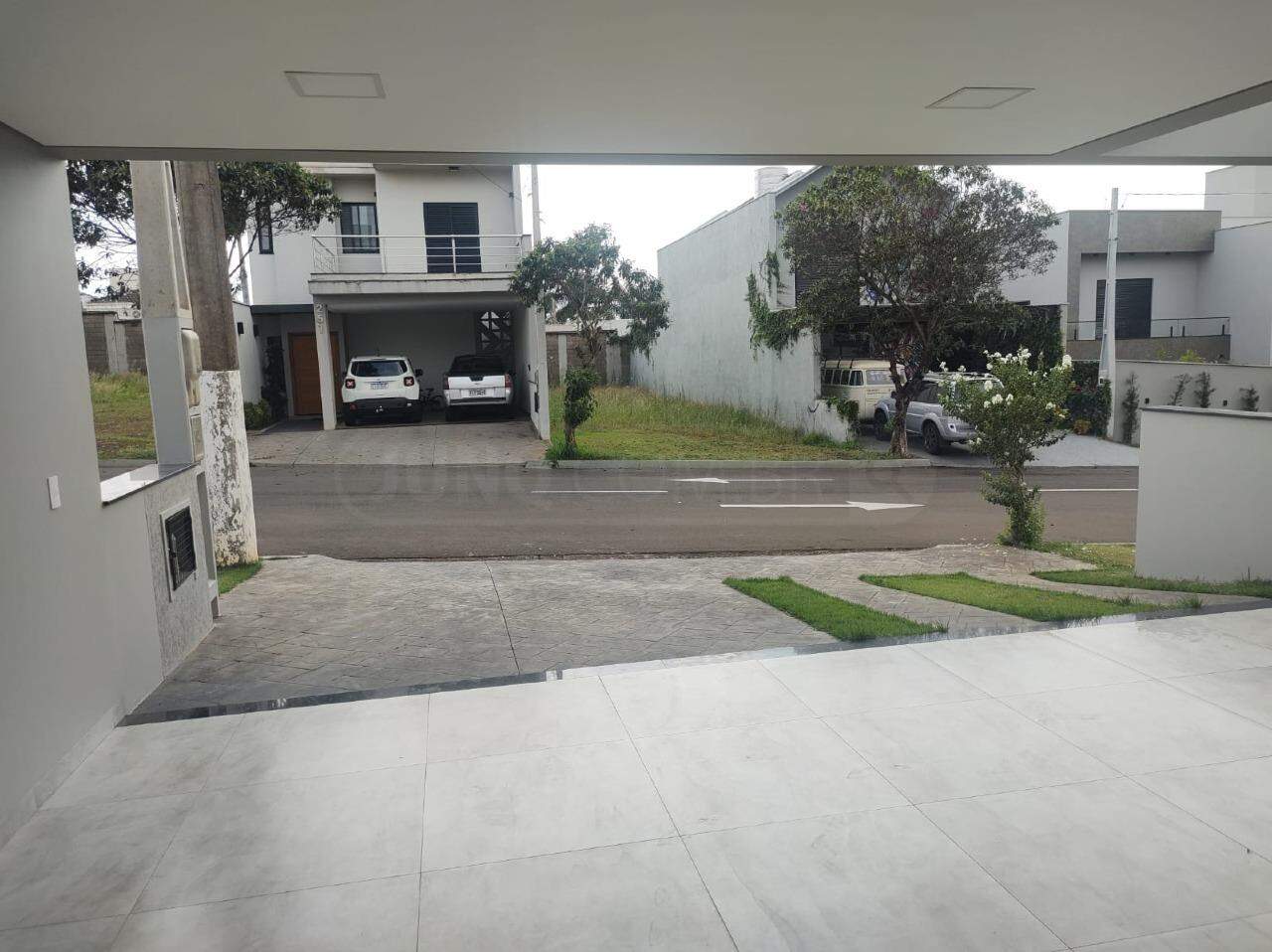 Casa em Condomínio à venda no Tomazella , 3 quartos, sendo 1 suíte, 2 vagas, no bairro Água Branca em Piracicaba - SP