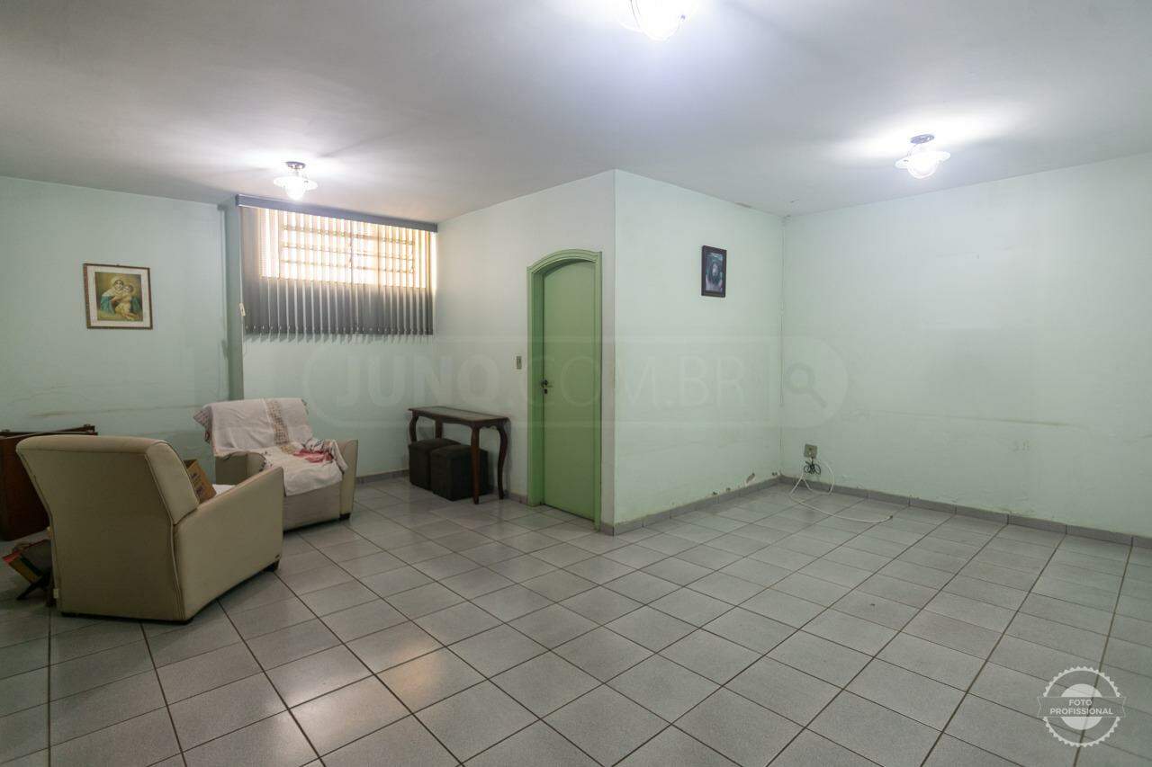 Casa à venda, 3 quartos, sendo 1 suíte, 3 vagas, no bairro Cidade Alta em Piracicaba - SP