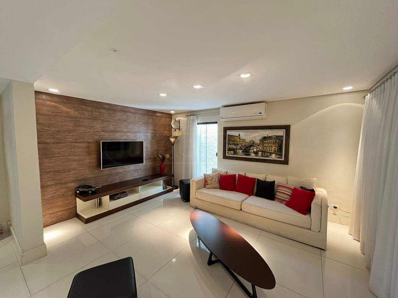 Casa à venda, 4 quartos, sendo 3 suítes, 3 vagas, no bairro Nova Piracicaba em Piracicaba - SP