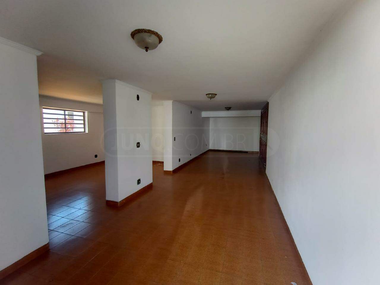 Casa Comercial à venda, 3 quartos, sendo 2 suítes, 3 vagas, no bairro Centro em Piracicaba - SP