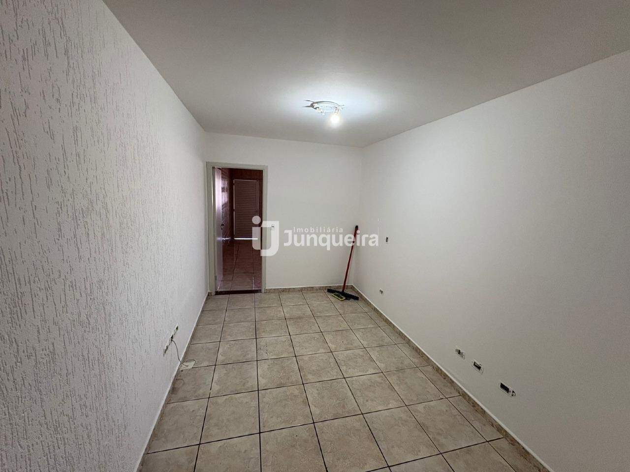 Casa à venda, 2 quartos, 2 vagas, no bairro Vila Monteiro em Piracicaba - SP