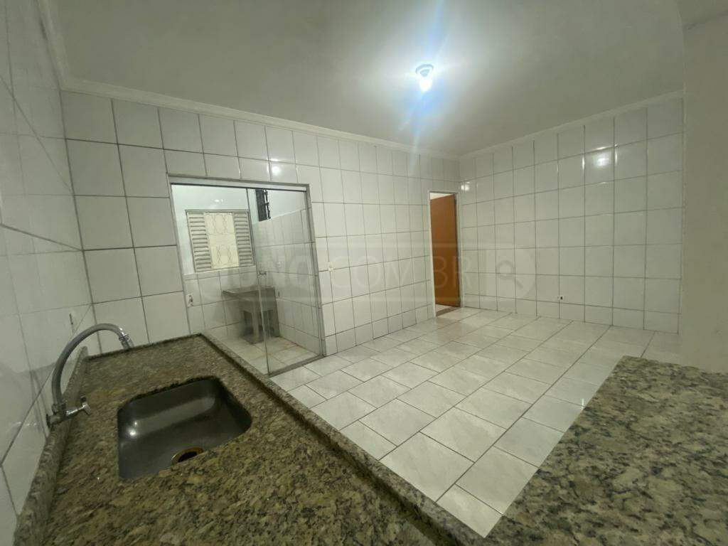 Casa para alugar, 2 quartos, sendo 1 suíte, 2 vagas, no bairro Água Branca em Piracicaba - SP