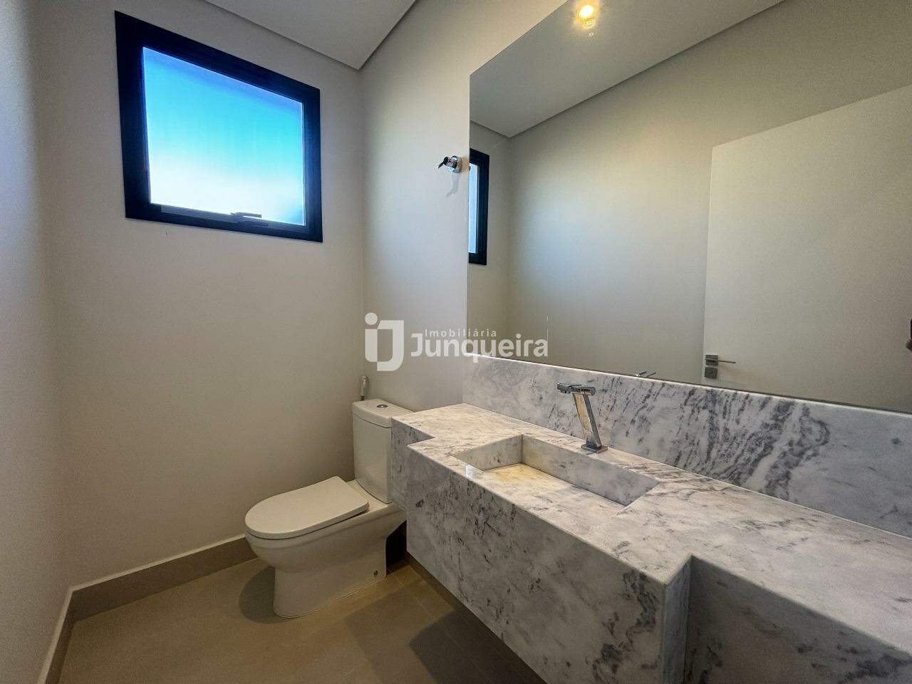 Casa em Condomínio à venda no Damha II , 3 quartos, sendo 3 suítes, 4 vagas, no bairro Parque Residencial Damha II em Piracicaba - SP