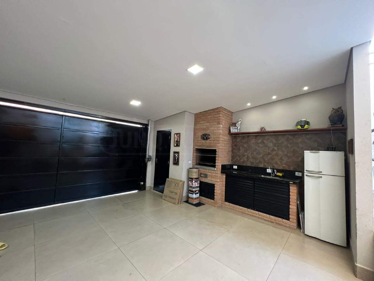 Casa para alugar, 3 quartos, sendo 1 suíte, 2 vagas, no bairro Água Branca em Piracicaba - SP