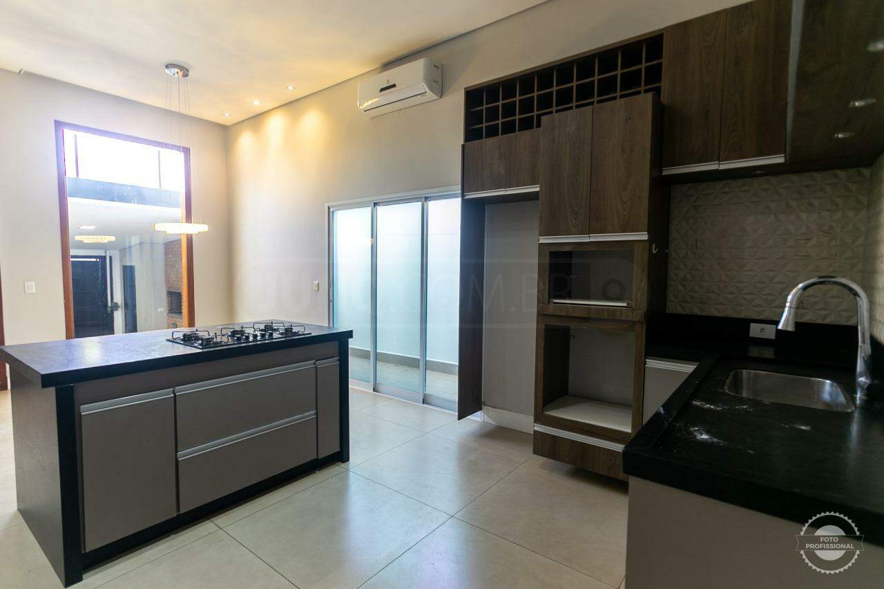 Casa para alugar, 3 quartos, sendo 1 suíte, 2 vagas, no bairro Água Branca em Piracicaba - SP