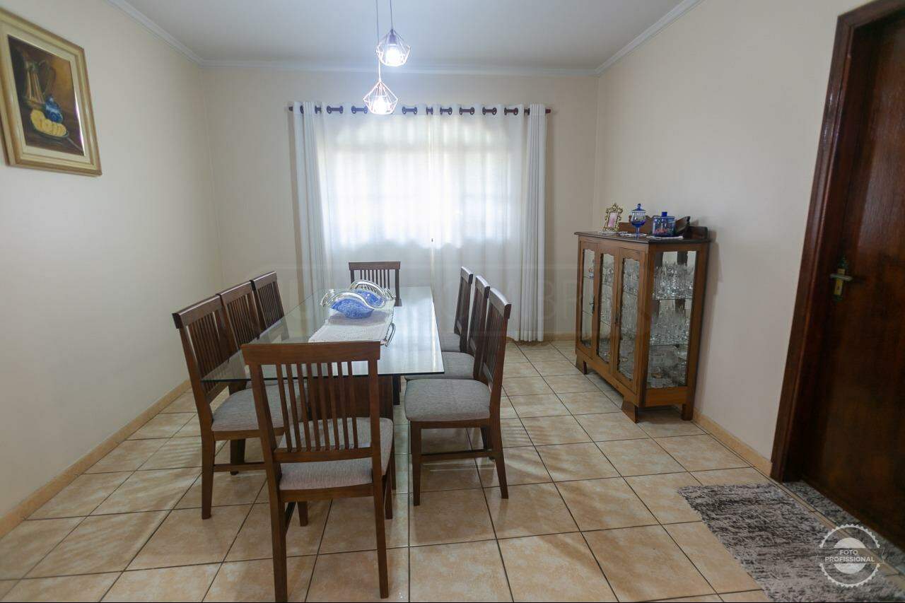 Casa à venda, 3 quartos, sendo 1 suíte, 4 vagas, no bairro Castelinho em Piracicaba - SP