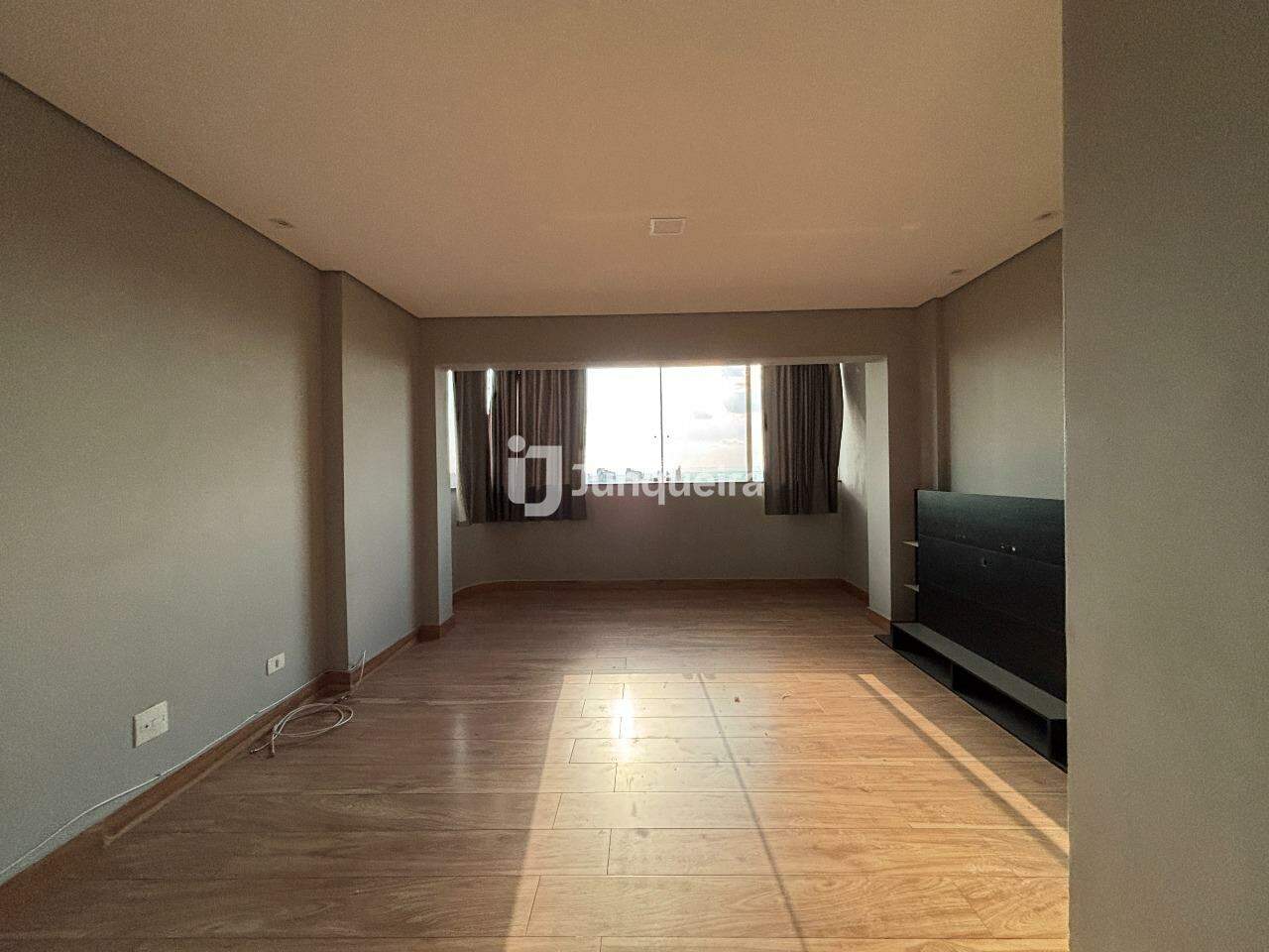 Apartamento à venda no Vermont, 3 quartos, sendo 1 suíte, 1 vaga, no bairro Cidade Alta em Piracicaba - SP