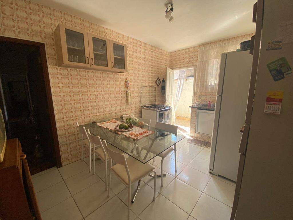 Casa à venda, 3 quartos, sendo 1 suíte, 2 vagas, no bairro Vila Rezende em Piracicaba - SP