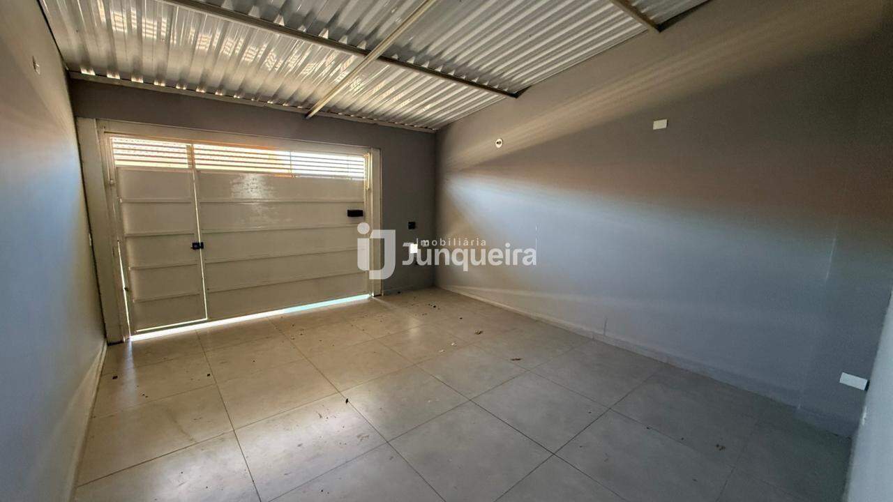 Casa para alugar, 3 quartos, sendo 1 suíte, 2 vagas, no bairro Santa Terezinha em Piracicaba - SP