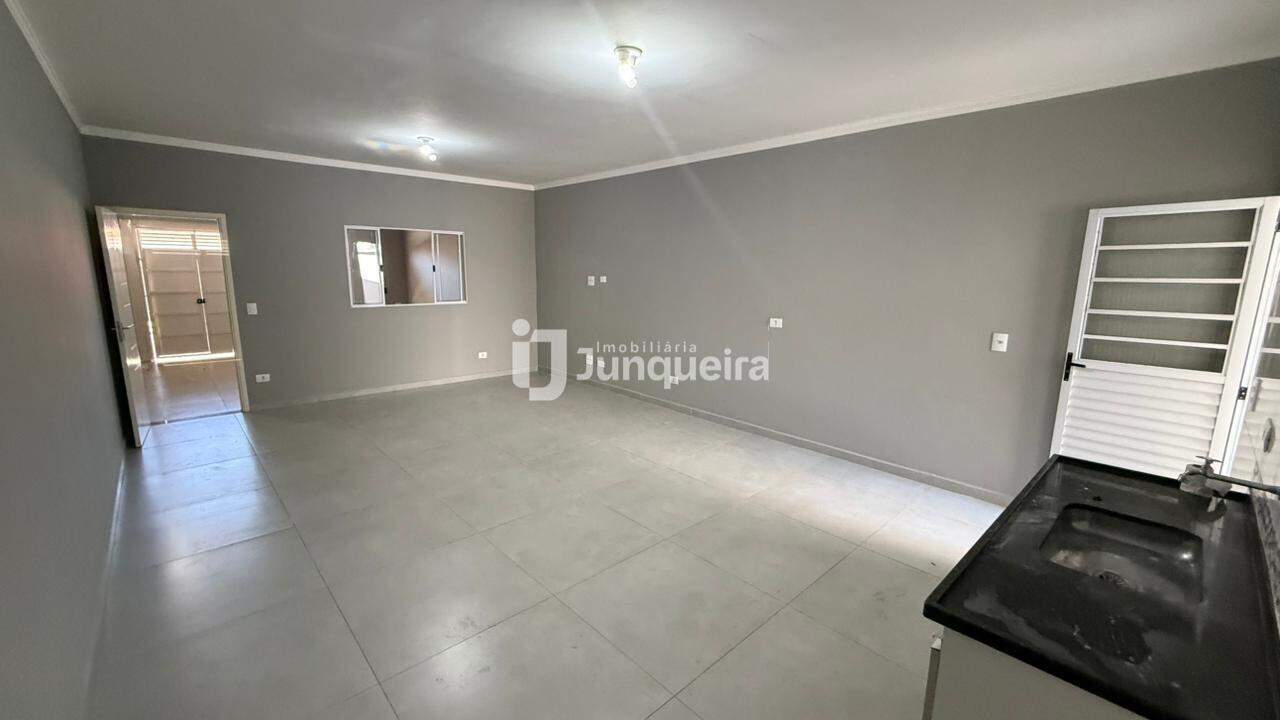Casa para alugar, 3 quartos, sendo 1 suíte, 2 vagas, no bairro Santa Terezinha em Piracicaba - SP