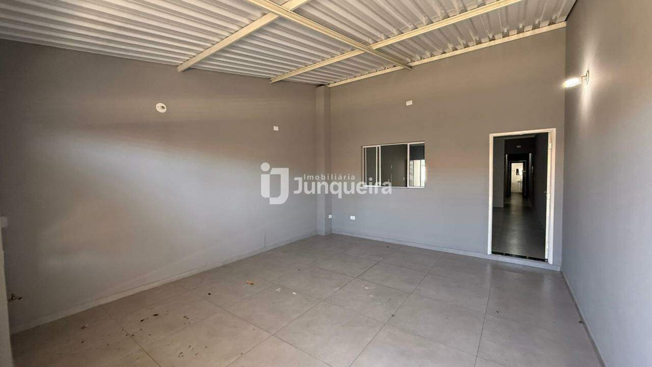 Casa para alugar, 3 quartos, sendo 1 suíte, 2 vagas, no bairro Santa Terezinha em Piracicaba - SP