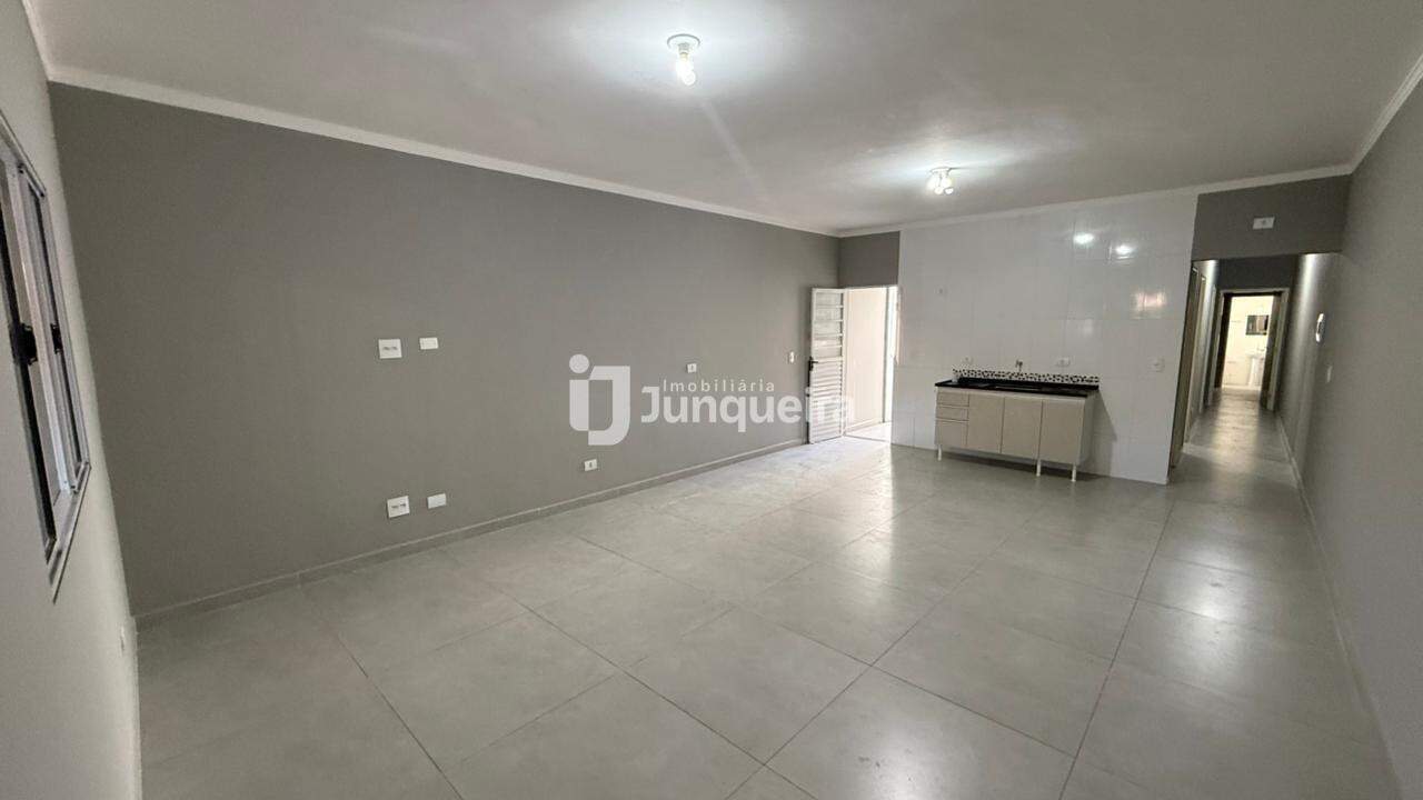 Casa para alugar, 3 quartos, sendo 1 suíte, 2 vagas, no bairro Santa Terezinha em Piracicaba - SP