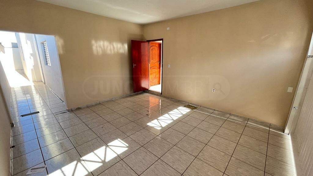 Casa à venda, 3 quartos, 2 vagas, no bairro Residencial Luiz Massud Coury em Rio das Pedras - SP