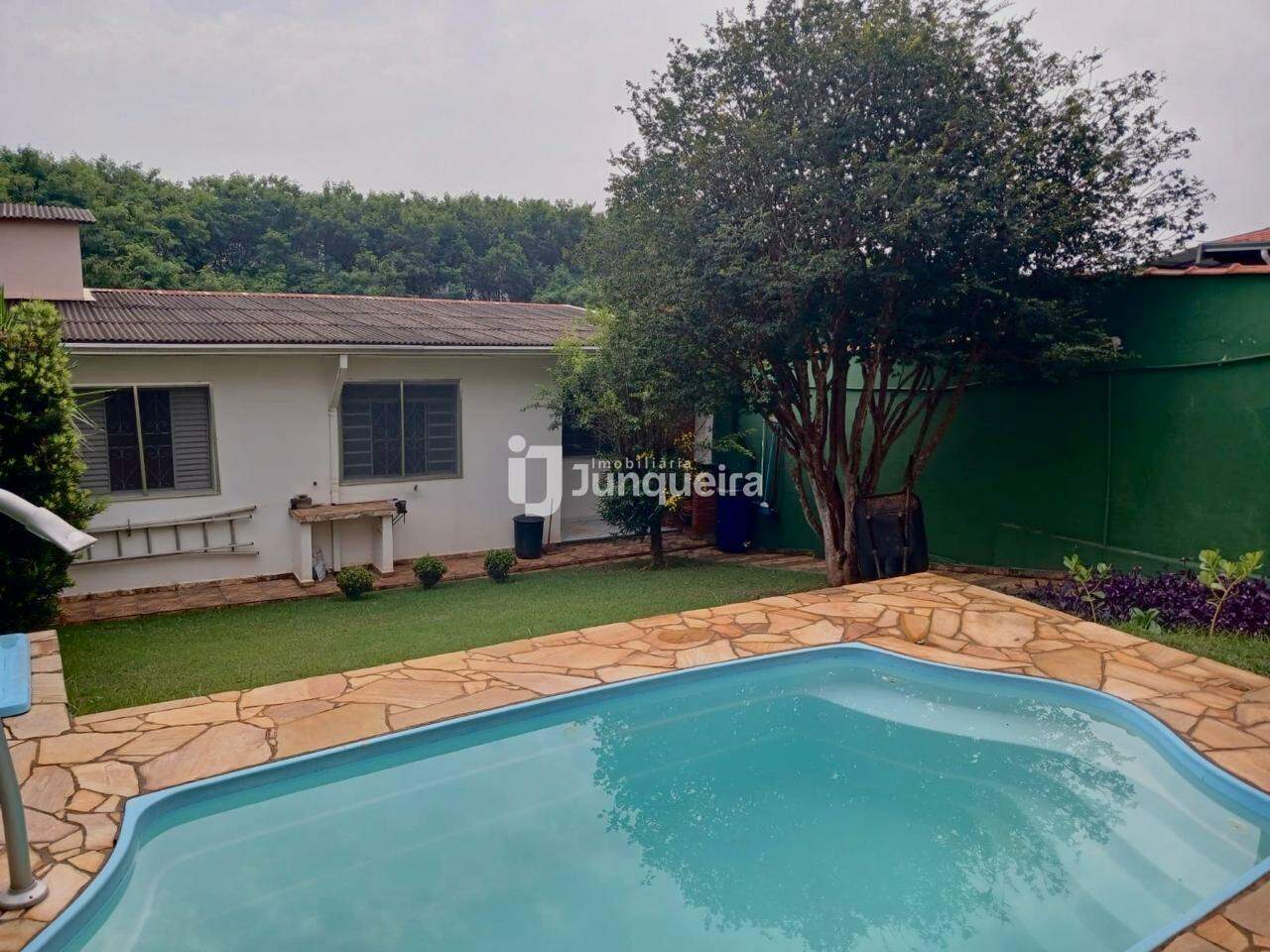 Casa à venda, 3 quartos, sendo 1 suíte, 2 vagas, no bairro Jardim Parque Jupiá em Piracicaba - SP