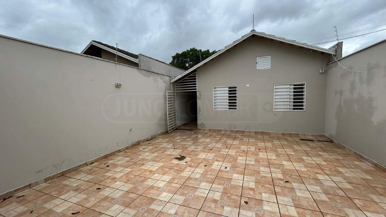 Casa para alugar, 2 quartos, 2 vagas, no bairro Santa Terezinha em Piracicaba - SP