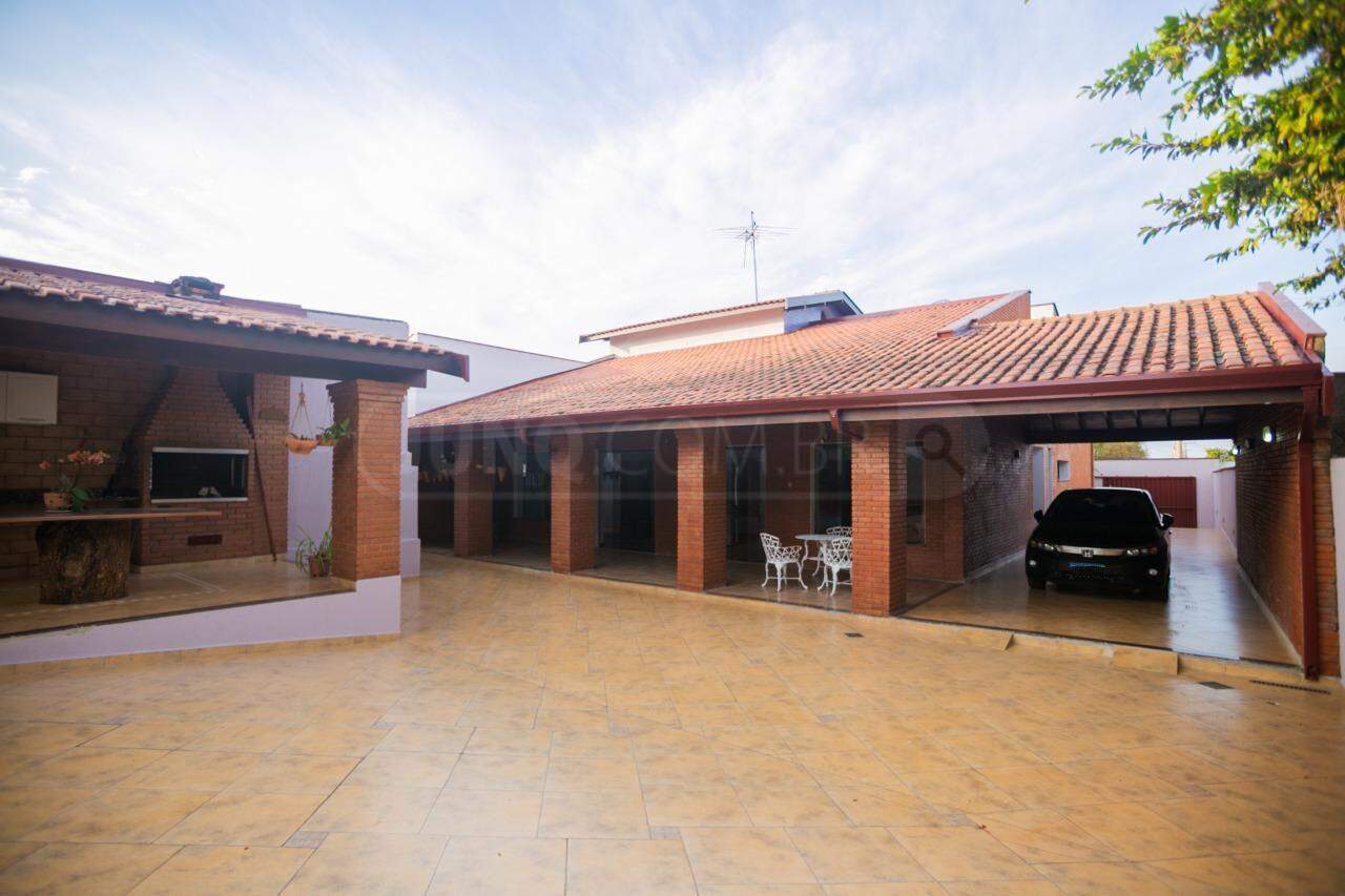Casa à venda, 3 quartos, sendo 1 suíte, 6 vagas, no bairro Jardim São Cristóvão I em Rio das Pedras - SP