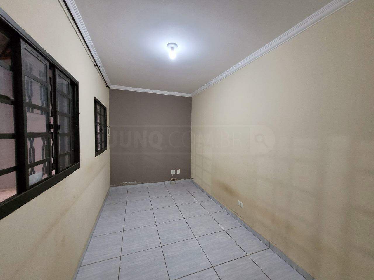 Casa para alugar, 2 quartos, sendo 1 suíte, 2 vagas, no bairro Residencial Santo Antônio em Piracicaba - SP