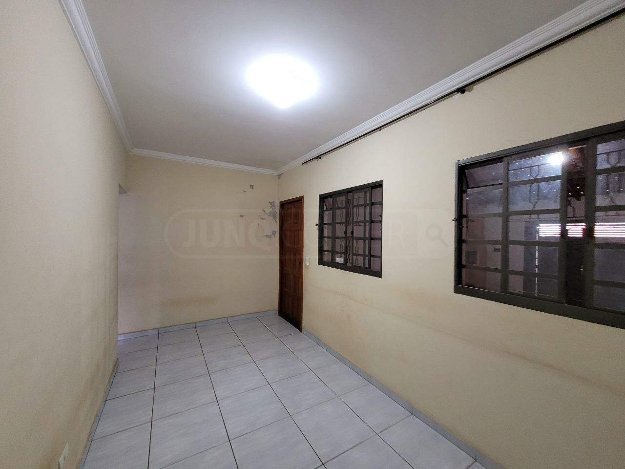 Casa para alugar, 2 quartos, sendo 1 suíte, 2 vagas, no bairro Residencial Santo Antônio em Piracicaba - SP