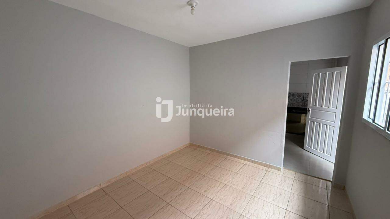 Casa para alugar, 2 quartos, 1 vaga, no bairro Vila Rezende em Piracicaba - SP