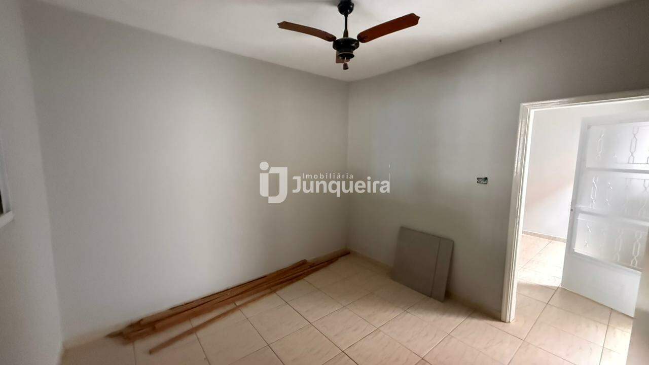 Casa para alugar, 2 quartos, 1 vaga, no bairro Vila Rezende em Piracicaba - SP