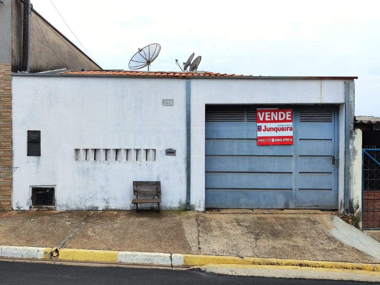 Casa à venda, 2 quartos, sendo 1 suíte, 5 vagas, no bairro Residencial Luiz Massud Coury em Rio das Pedras - SP