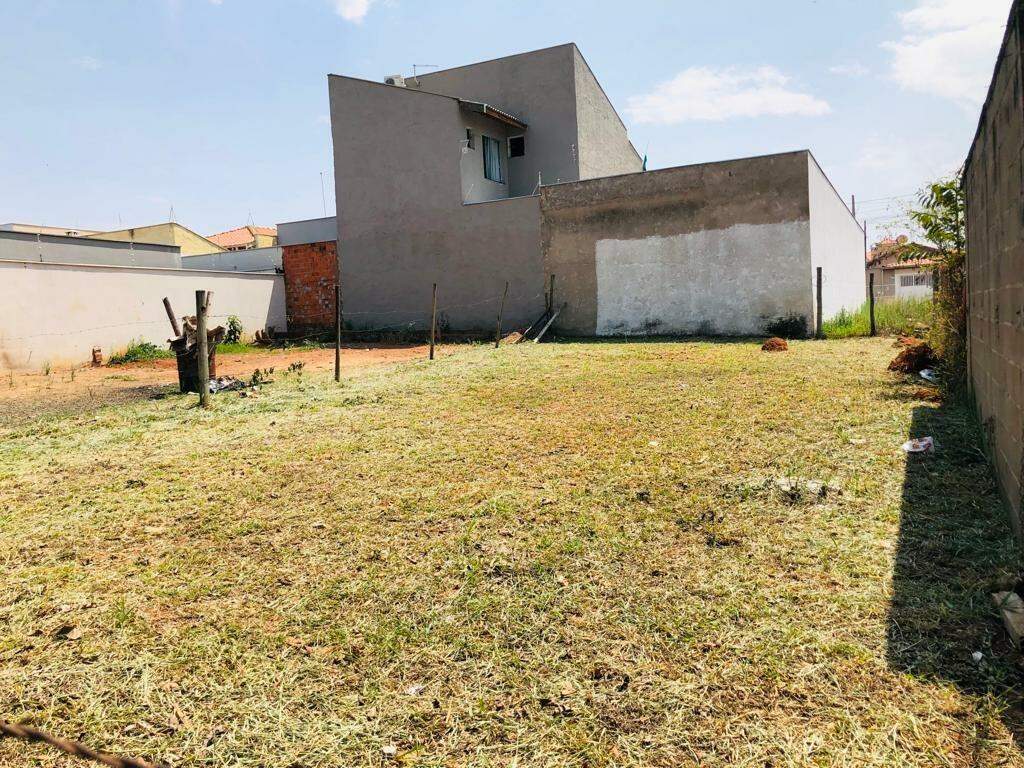 Terreno à venda, no bairro Recanto da Água Branca em Piracicaba - SP