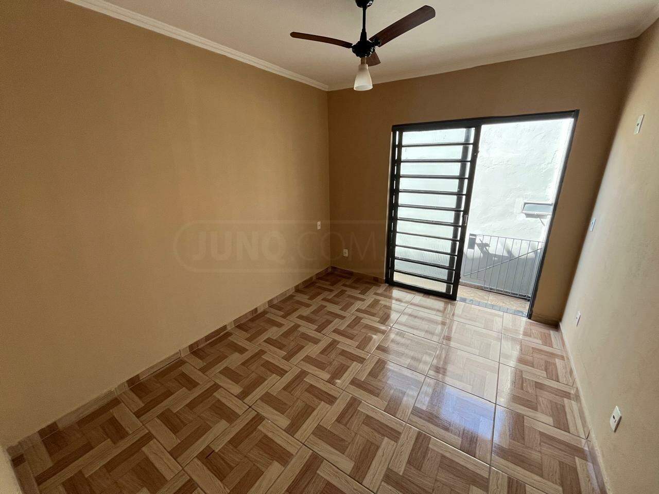 Casa para alugar, 2 quartos, sendo 1 suíte, 2 vagas, no bairro Jardim São Carlos em Rio das Pedras - SP